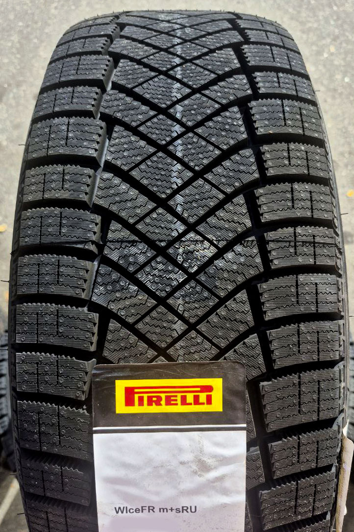 Pirelli Ice Zero Friction 235/55R20 102T