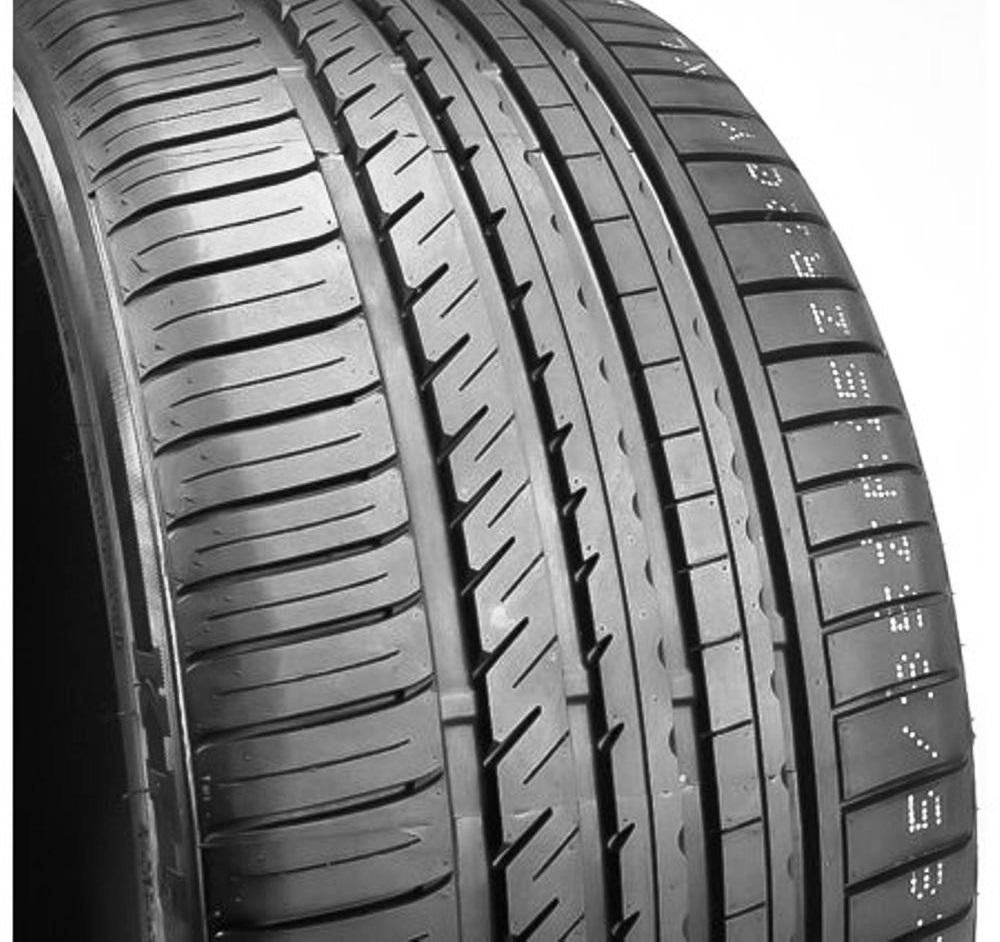Kinforest KF550-UHP 245/35R21 96Y