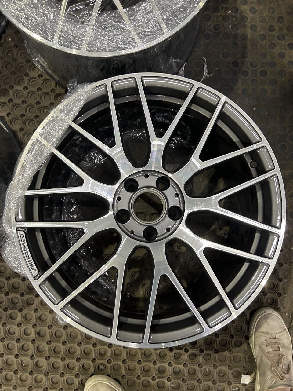 20" 5*112 9,5 ET38 66.45 XN-1622(R) Grey MF