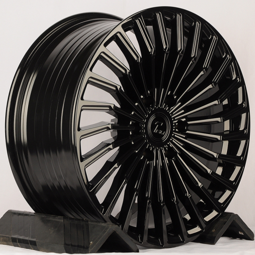 Tisli Spark B 20x9.0" 5x114.3мм DIA 73.1мм ET 35мм Gloss Black
