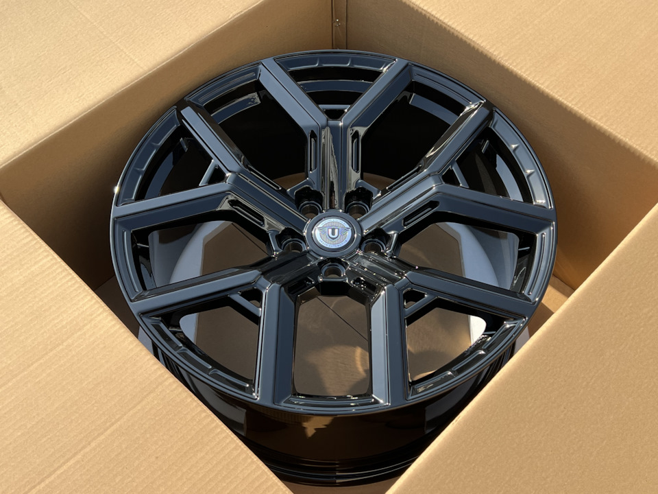 Диск литой H892D 21x9.5 5x120 +49 72.6 B